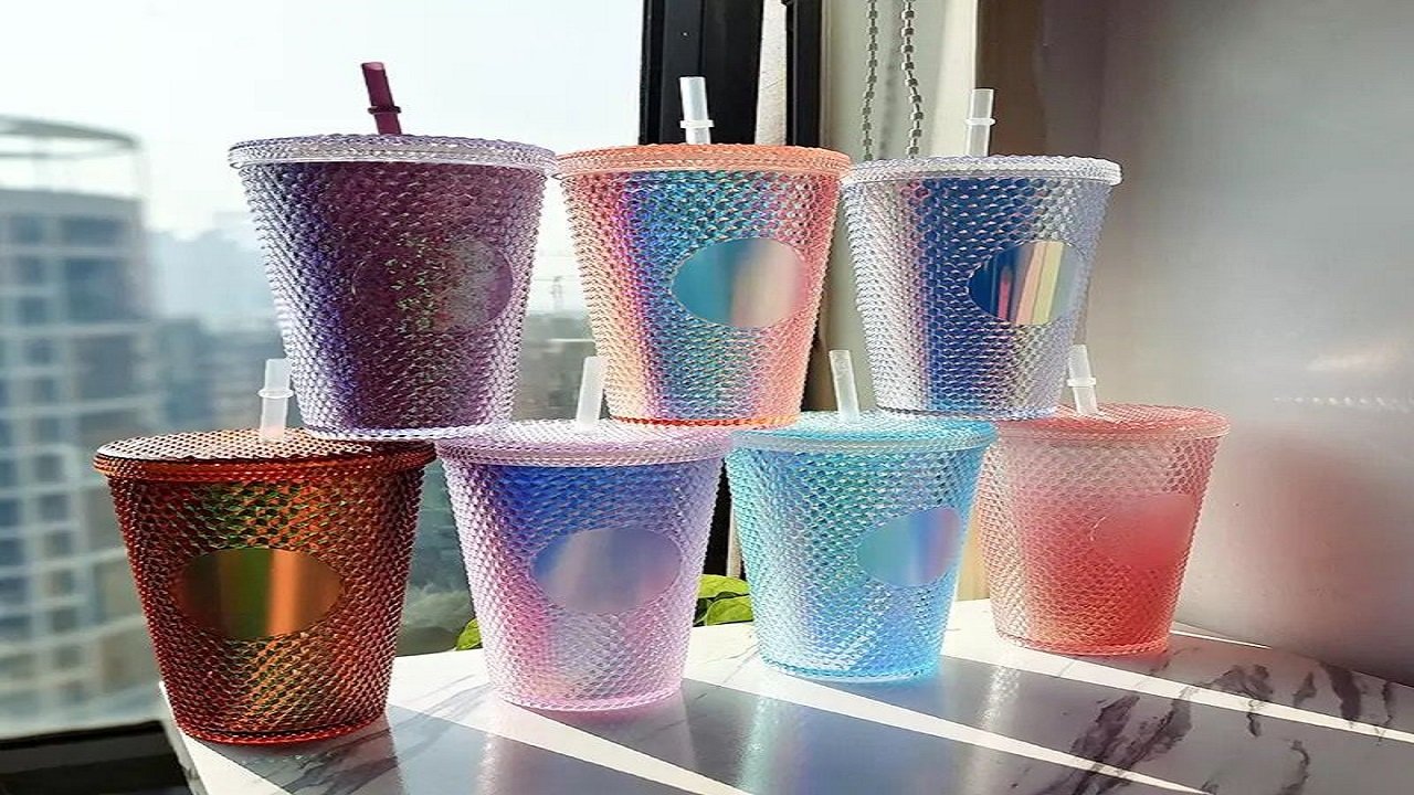 Why Getting Plastic Bulk Tumbler with Straws Is a Wise Choice