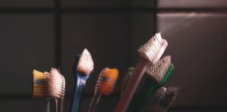 Electric Toothbrush for Sensitive Teeth: Types of Bristle Materials